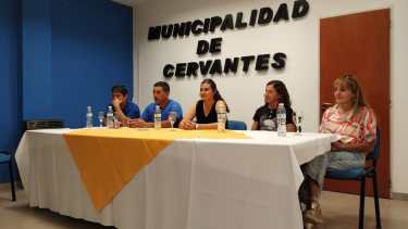 El municipio de Cervantes convocó a una conferencia de prensa para dar a conocer detalles del Triatlón 2025.