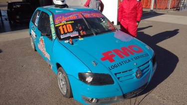 El auto de Otarola, uno de los socios de la empresa, auspiciado por Gloria Ruiz. Foto: gentileza.