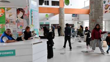El hospital de Bariloche recibe extranjeros no residentes provenientes de Chile, por su cercanía, y turistas. Archivo