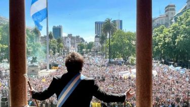 Delegación explícita. Una abrumadora mayoría otorgó a Milei la misión de bajar la inflación y el déficit, asumiendo el costo del ajuste.