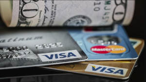 Dólar tarjeta y gastos en el exterior: cómo pedir la devolución del 30% de retención