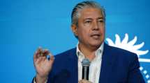 Imagen de Ficha Limpia en Neuquén: Rolando Figueroa envió la ley e intimó a sus funcionarios con un decreto