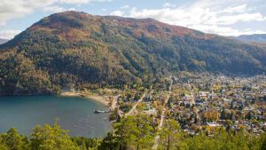 Cierre de la costanera del lago Lácar: seguirá clausurado, se retrasaron los análisis en San Martín de los Andes