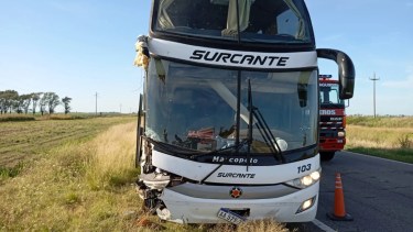 Choque de un colectivo de egresados en Córdoba: había chicos de Neuquén y Río Negro