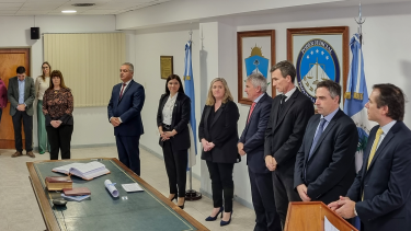 Busamia, Merlo (defensora general), Gennari, Moya, Elosu Larumbe, Mazieres, Gerez (fiscal general): el Tribunal Superior de Justicia de Neuquén en pleno. (Archivo)