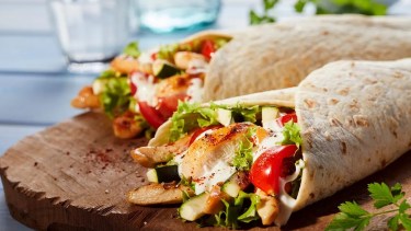 Wraps de pollo y verduras para preparar con los más chicos