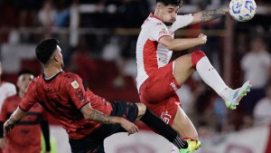 Boca tiene en el radar a Williams Alarcón, volante de Huracán