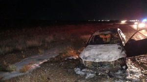 Una BMW se prendió fuego sobre la Ruta 51: una familia se salvó de milagro rumbo al lago Mari Menuco