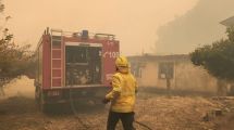 Imagen de Incendio en Epuyén: el fuego continúa activo y ya arrasó 2300 hectáreas de bosque y pastizal en Chubut