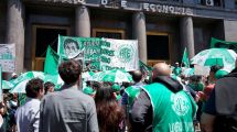 Imagen de Despido de estatales: les dieron un año para buscar otro trabajo, tras disolver una dependencia de Economía
