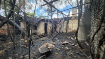Imagen de Incendio en Neuquén: bomberos controlaron un peligroso foco de fuego en una casa abandonada