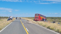 Imagen de Cinco muertos en un choque frontal en Ruta 152: el colectivo viajaba con trabajadores golondrinas a Allen