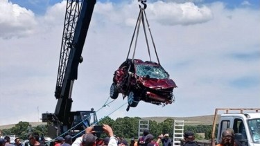 Retiraron la camioneta que cayó desde el dique Paso de las Piedras en Ruta 51. Foto: gentileza La brújula 24.