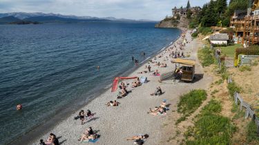 La temporada de verano está en marcha en los destinos de Río Negro, por eso Weretilneck posterga la activación de la ATUR. Foto: Marcelo Martinez