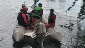 Nueve días sin Yéssica: suman bomberos de La Pampa a la búsqueda de la niña arrastrada por el Limay