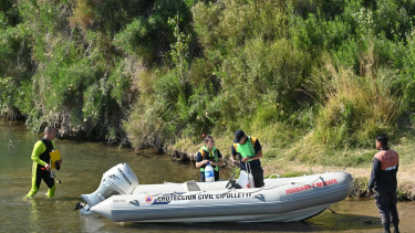 Trabajan con buzos y embarcaciones en el río Limay. Foto: Florencia Salto.