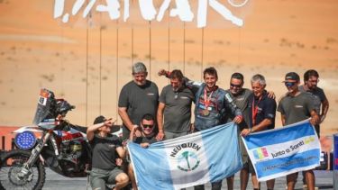 Rostan, de Neuquén, completó su segundo Dakar y hubo "banderazo" en el desierto árabe.