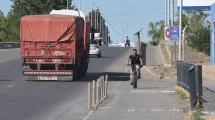 Imagen de Puentes Cipolletti – Neuquén: cómo es el desafío de cruzar en bici por la Ruta 22