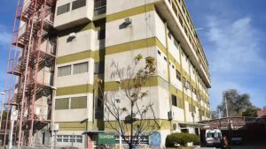 Quién es el cirujano envuelto en la polémica del hospital «VIP» en Regina