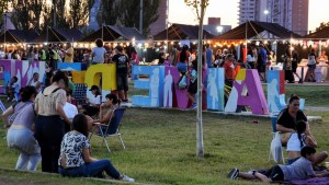 En 12 fotos, miles de personas disfrutaron del primer día de la feria más grande de Neuquén