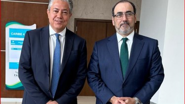 El presidente del Banco de Desarrollo de América Latina y el Caribe, Sergio Díaz Granados, recibió al gobernador de Neuquén, Rolando Figueroa (Gentileza)