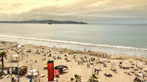 La playa de Chile a la que se puede ir de compras y encanta a los argentinos: cómo es y por qué paso se llega