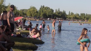 Calor extremo, lluvia y viento este lunes en Neuquén y Río Negro: el Alto Valle en el centro del «infierno»