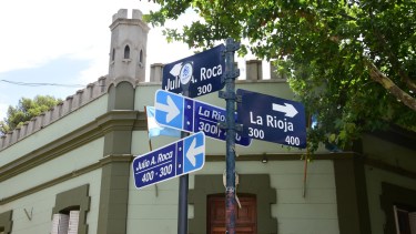 La Casa de Gobierno de Neuquén inició el pago de deuda en dólares (Cecilia Maletti)