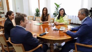 Una petrolera renovó su aporte a las becas Gregorio Álvarez: cómo anotarse para tener el beneficio