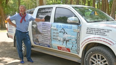 Gerardo 'Tigre' Medina dejó la travesía a caballo y acompaña por el agua el recorrido de la Regata.
Foto: Flor Salto