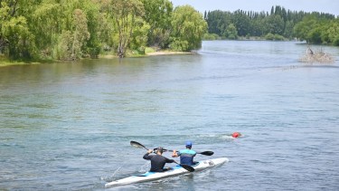 Parte de Plottier la regata Río Negro. (Florencia Salto).