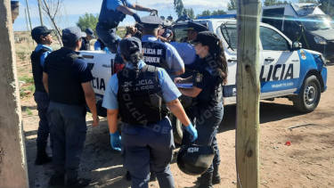La policía secuestró la motocicleta y ropa usada por el detenido durante los robos en Cutral Co y Plaza Huincul.  