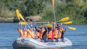 Aventura en balsa en el río Negro: una ciudad del Alto Valle ofrece una experiencia única