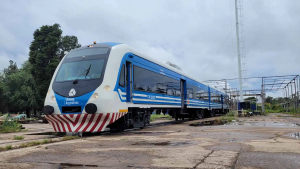 El Gobierno anunció la compra de locomotoras chinas y repuestos para varias líneas de tren