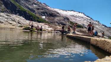 El refugio López cuenta con un reservorio de agua que sirvió par refrescarse ante las altas temperaturas. Foto gentileza. 