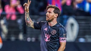 El picante festejo de Lionel Messi en su primer gol del año: «Yo tres, ¿y ustedes?»