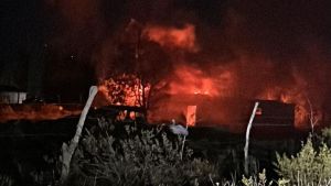 Daños totales en una vivienda por un incendio   en Plaza Huincul este martes