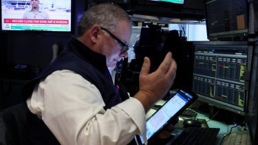 La bolsa argentina se desploma por suba del dólar y políticas proteccionistas de Donald Trump