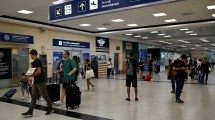 Imagen de Gran operativo en el aeropuerto de Bariloche por presunta trata de personas: cuántos detenidos hubo