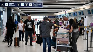 Video | Así fue el gran operativo en el aeropuerto de Bariloche por presunta trata de personas