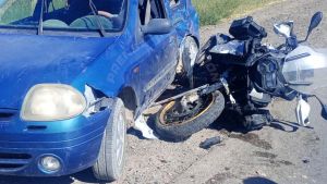 Turistas de Brasil heridos en un fuerte choque sobre Ruta 7, entre un auto y una moto