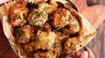 Imagen de Buñuelos de acelga y queso: salvadores, ricos y de bajo costo