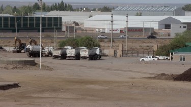 El traslado evita los horarios de mayor circulación en las rutas petroleras (Oscar Livera)