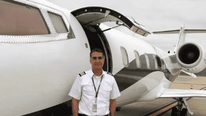 Antonio Laje trasladó a un bebé de tres días desde Trelew a Buenos Aires en un vuelo sanitario