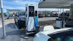 Vehículos eléctricos: el gobierno de Javier Milei elimina el registro de los puntos de carga