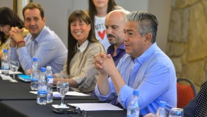 Rolando Figueroa con intendentes en San Martín de los Andes: ¿Se abre el año electoral?