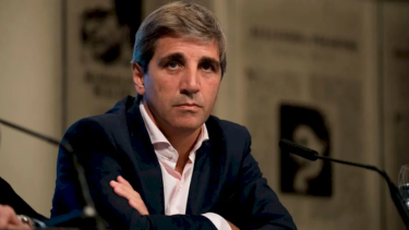 Luis Caputo no fue a Davos y negocia con el FMI el nuevo acuerdo.