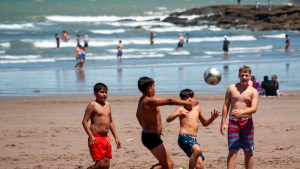Las Grutas: más de 30 niños perdidos por día en verano, consejos para prevenirlo y los horarios de mayor riesgo en verano