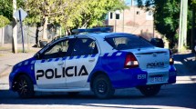 Imagen de Balean a un hombre en una cancha de fútbol de Cutral Co: habrían identificado a los agresores