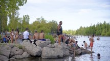 Imagen de El guardián del río Limay: «Salvamos vidas arriesgando la nuestra»